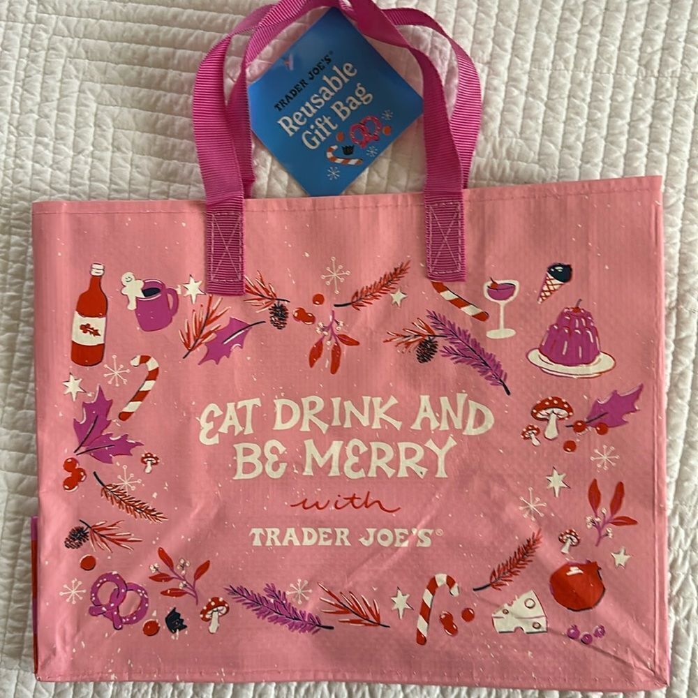 Trader Joe’s Reusable Holiday Gift Bag Mushrooms Holly Berries Candy Cane Wine